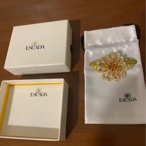 Escada brooch. Vintage Like new (worn once).